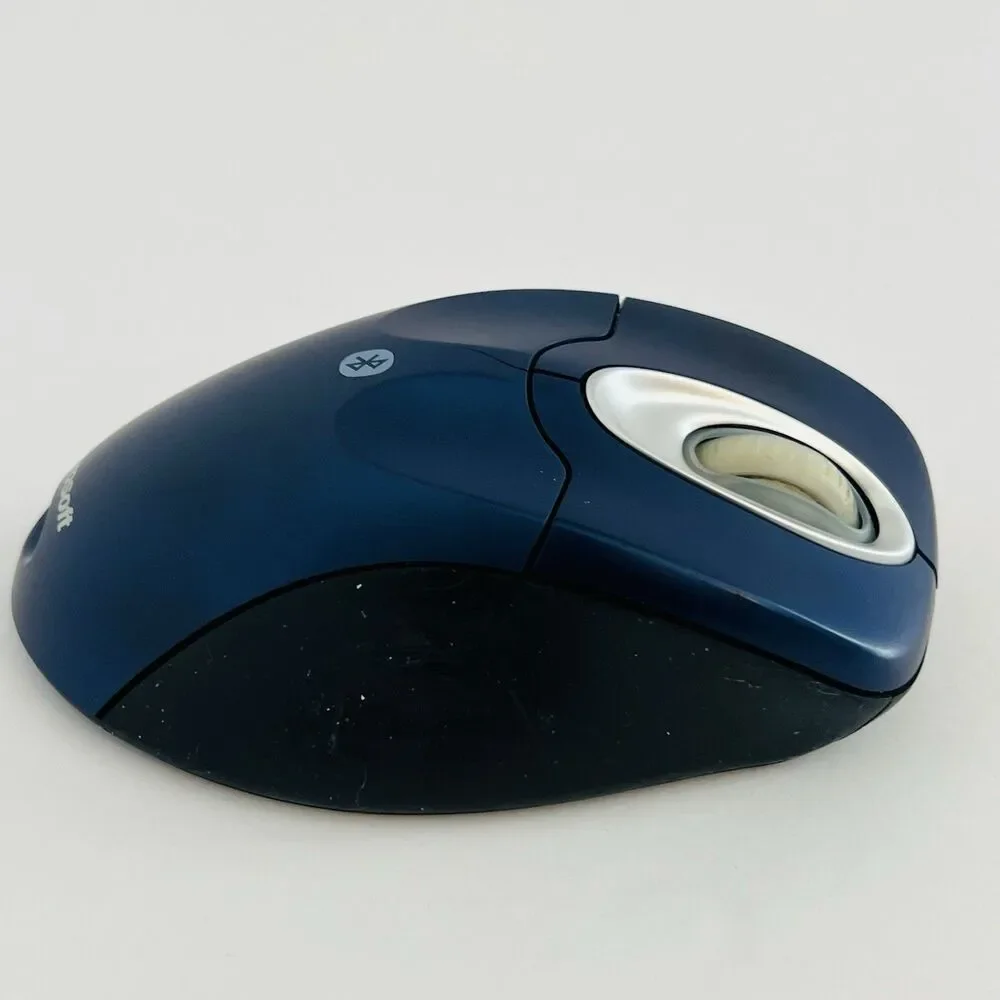 Microsoft 1001 Tilt Wheel Comfort Shaped Bluetooth Optical Mouse
